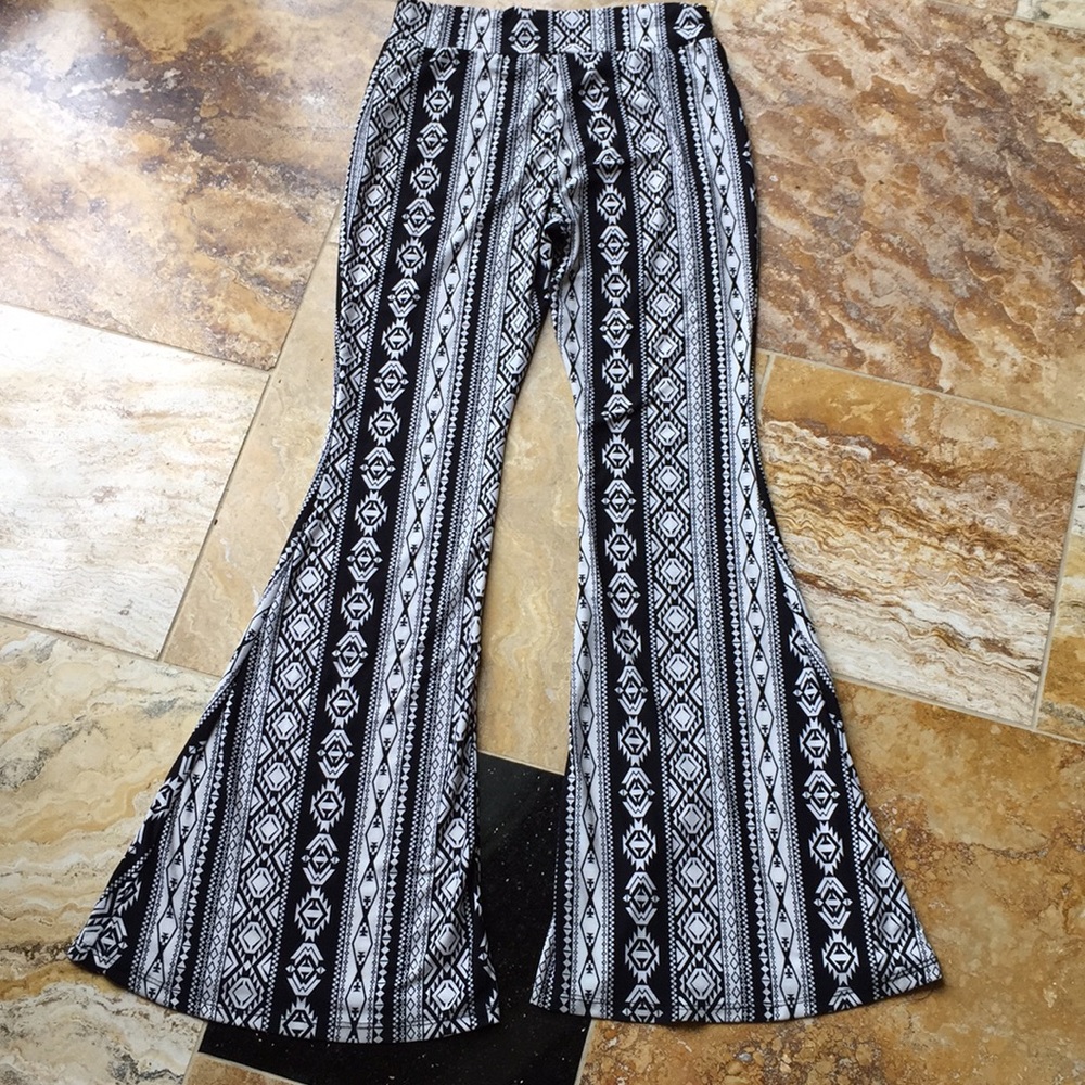 Supersoft Superstretchy Vertical Pattern Flare Leg - image 1